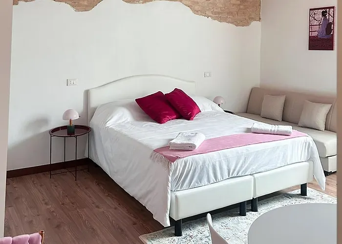 Bed & Breakfast Residenza Toscanini 3*